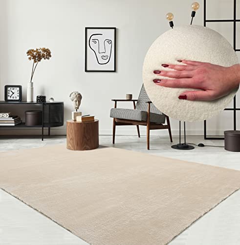 the carpet Relax Moderner Flauschiger Kurzflor Teppich, Anti-Rutsch Unterseite, Waschbar bis 30 Grad, Super Soft, Felloptik, Beige, 120 x 170 cm
